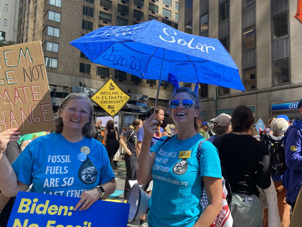 rasebastian's tweet photo. Big NYC climate march about to begin. Virginia is representing. @FightFossils @POTUS https://t.co/YO3WsASBW3