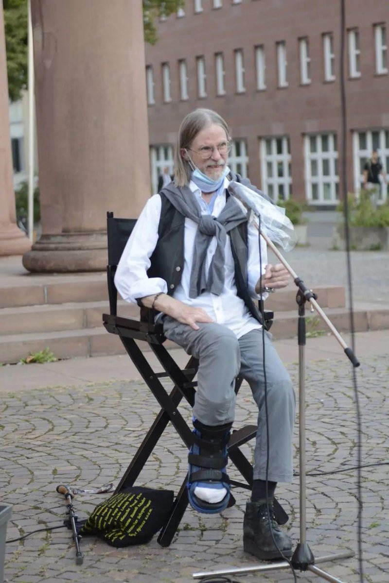 Wolfram Treiber
(27.1.1954 – 4.6.2023)

In der gedruckten Ausgabe "Graswurzelrevolution" #481 vom September ist ein schöner Nachruf auf unseren Karlsruher Genossen erschienen: "Kampf für eine Welt ohne Ausbeutung, Unterdrückung und Krieg – ein Leben lang."
graswurzel.net/gwr/category/a…