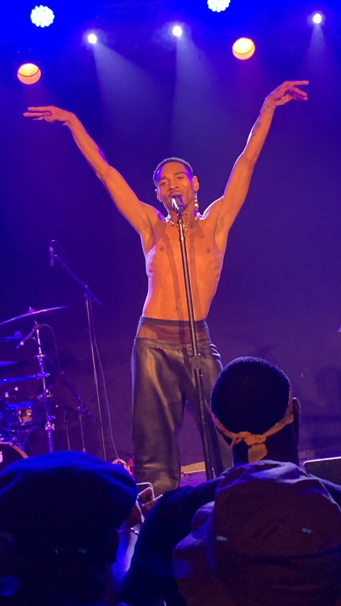 Durand showed out last night, they don’t make artist like this anymore 🔥 The vocals, the authenticity, the affirmations and of course the theatrics were all amazing 😂@durandbernarr #WanderlustTour