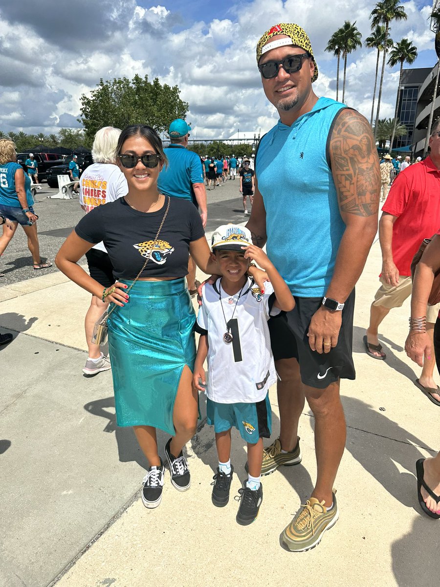 FCNsports's tweet photo. Teal OUT at the @jaguars home opener. 

The #Jaguars taking on the @Chiefs!!

Sports Director Chris Porter will keep you posted on the action here all game long. #teamsideline https://t.co/9PZD4TL68F