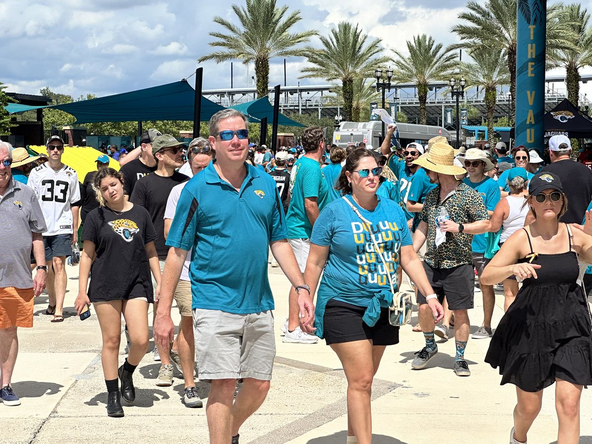 FCNsports's tweet photo. Teal OUT at the @jaguars home opener. 

The #Jaguars taking on the @Chiefs!!

Sports Director Chris Porter will keep you posted on the action here all game long. #teamsideline https://t.co/9PZD4TL68F