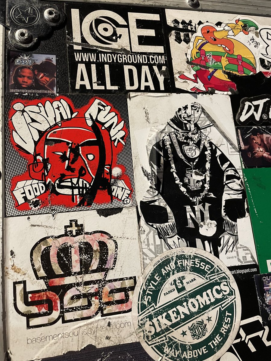 JimMahfood's tweet image. Some battle-worn sticker history on @djmahf’s funk-infused record cases. Shouts to Dan and @steddyp for a fantastic show last night! Gonzo! 
#stickers #recordcases #dj #funk #hiphop #crew #tour #gonzo #psychedelic #visualfunk #foodone #jimmahfood
