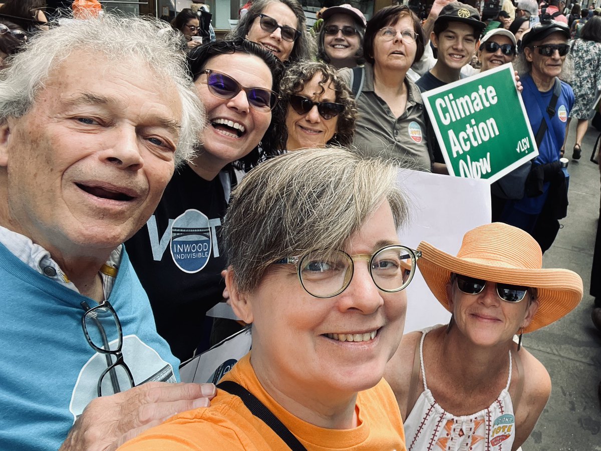 InwdIndivisible's tweet photo. Marching against fossil fuels! #climatemarch #climatemarchnyc https://t.co/9D6PIZb5Vx