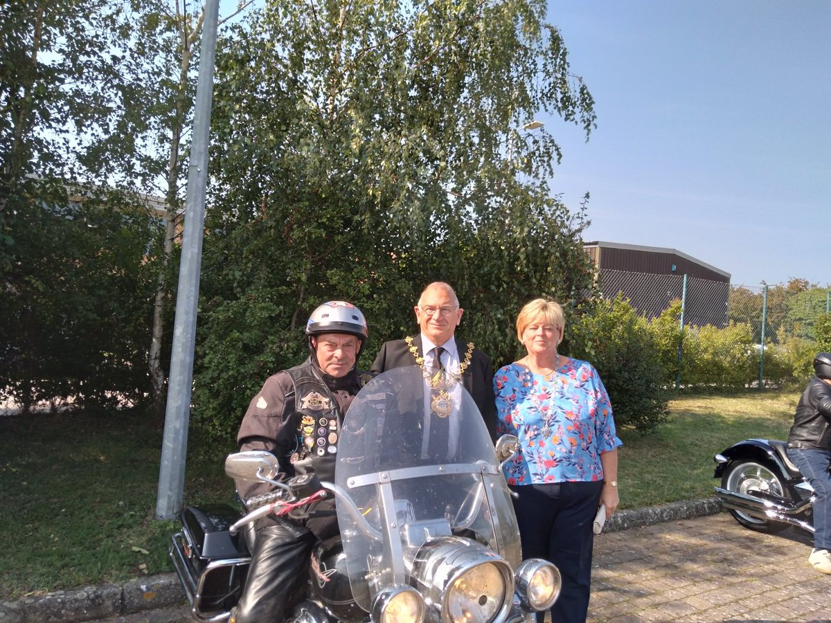 Thank you to the Mayor and Mayoress of Huntingdon for attending the first annual Bike Meet event at @MS Therapy Centre Huntingdon 
#charity #bands #community