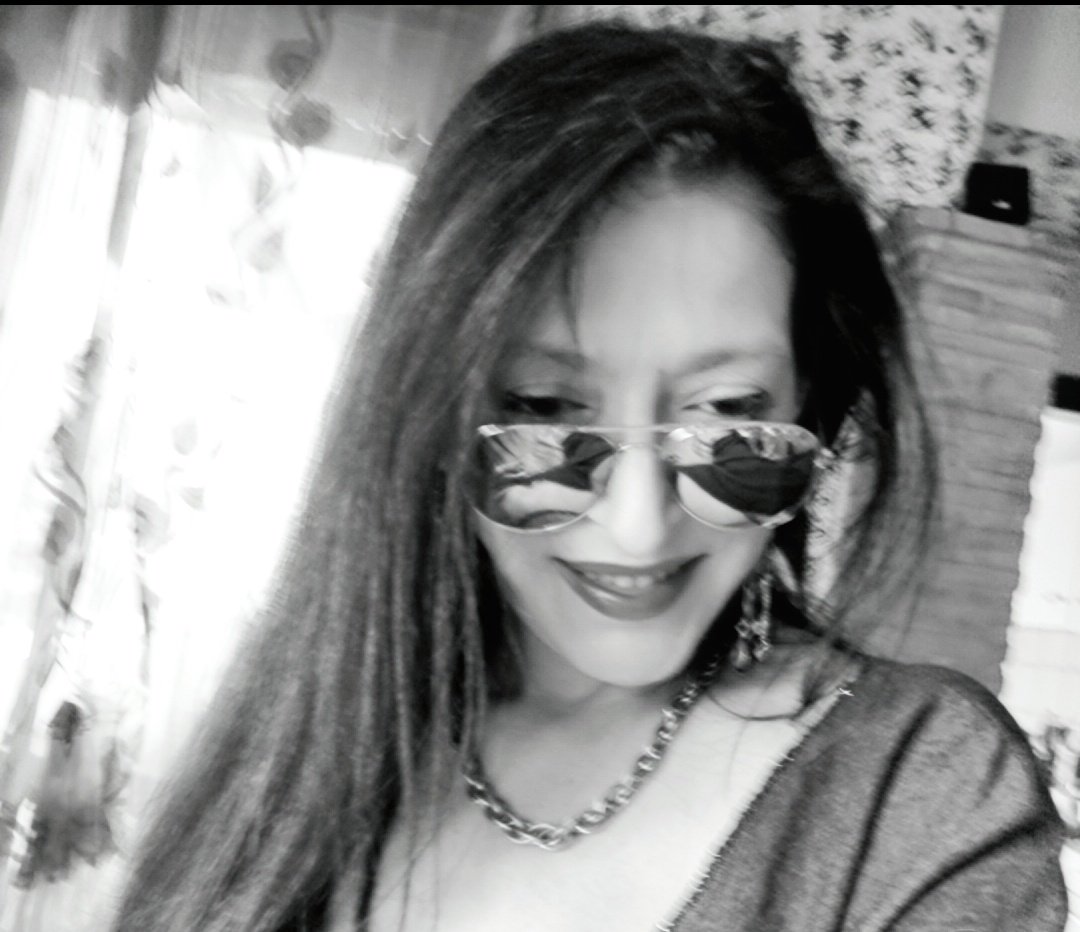 Maria70221974's tweet photo. https://t.co/oqbQ0dH0JQ 
È poi arriva quella persona che ti svolta la serata 🥰
È ora...
#relax 🥂🌹🎶🖤💋 https://t.co/aXswkzJCQj