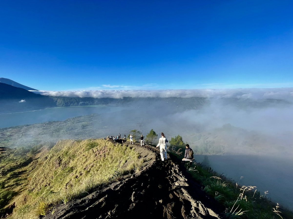 Your stay at Villa Bossi Bali can be as peaceful or action-packed as you would like! Climbing Mount Batur in the early hours of a new day is one of the most adventurous and rewarding experiences on the island. Discover more at villabossibali.com/en/activity/mo… #villabossibali #mountbatur