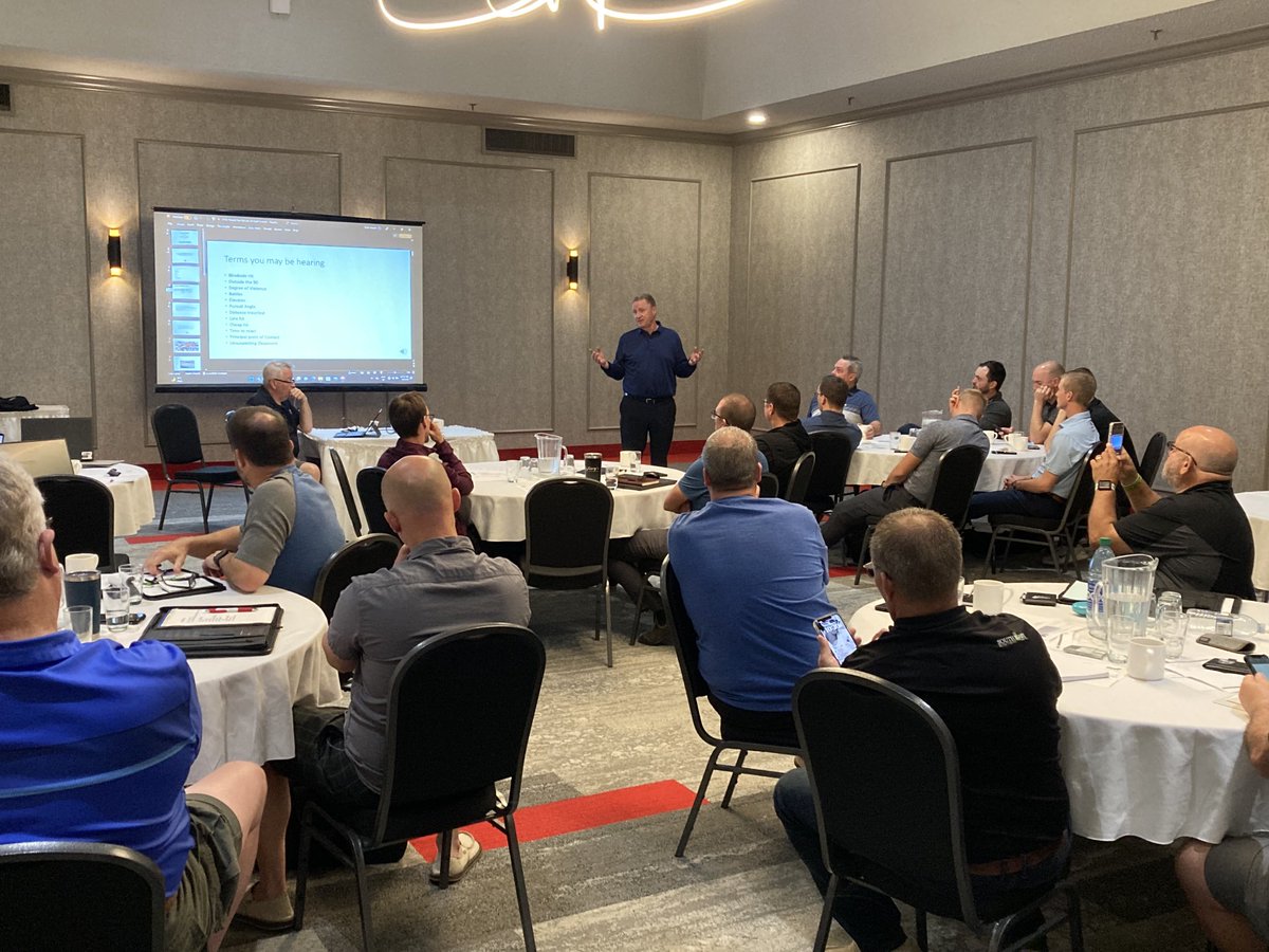 Brad Howard presenting with SODM official coaches ⁦@hockeysask⁩ seminar in Regina.
#NationalCoachesWeek