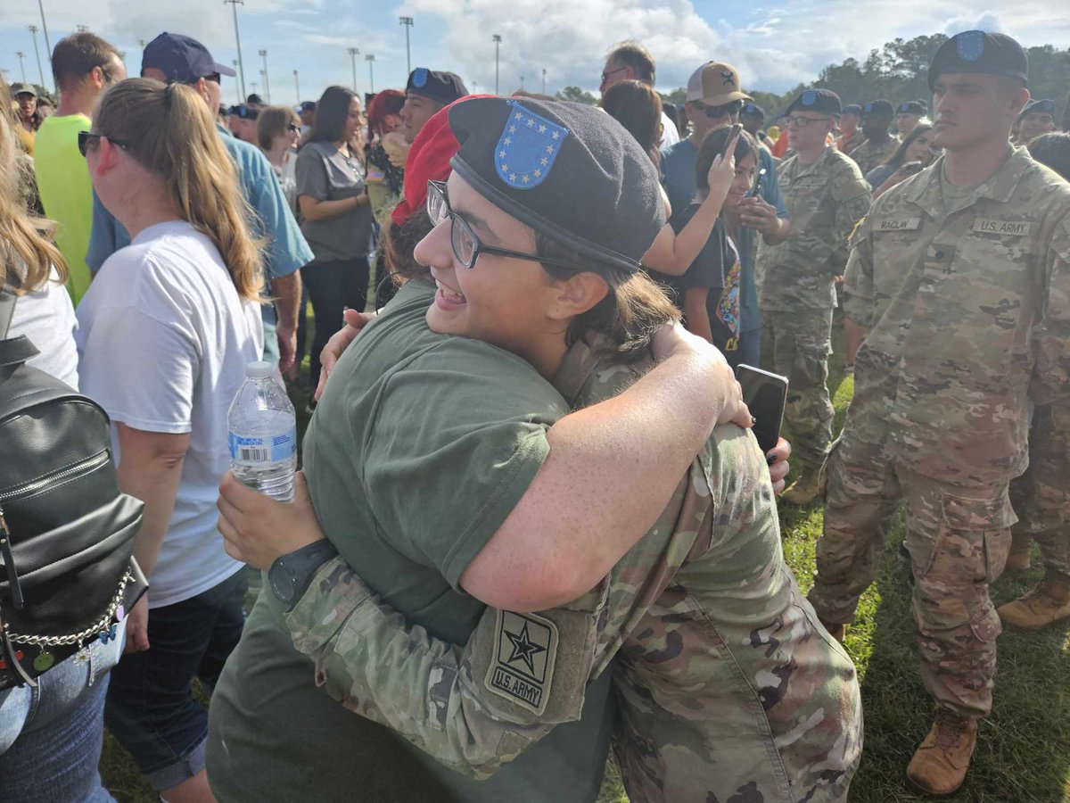 ALZustra's tweet photo. #proudarmymom #army #SundayThoughts #nebraska Who would ever think I'd been waiting "18years" to see my own daughter graduate from basic training in the army, just like when I did back in 1999. We are so proud of you Sammy! https://t.co/clWJKAT2j9