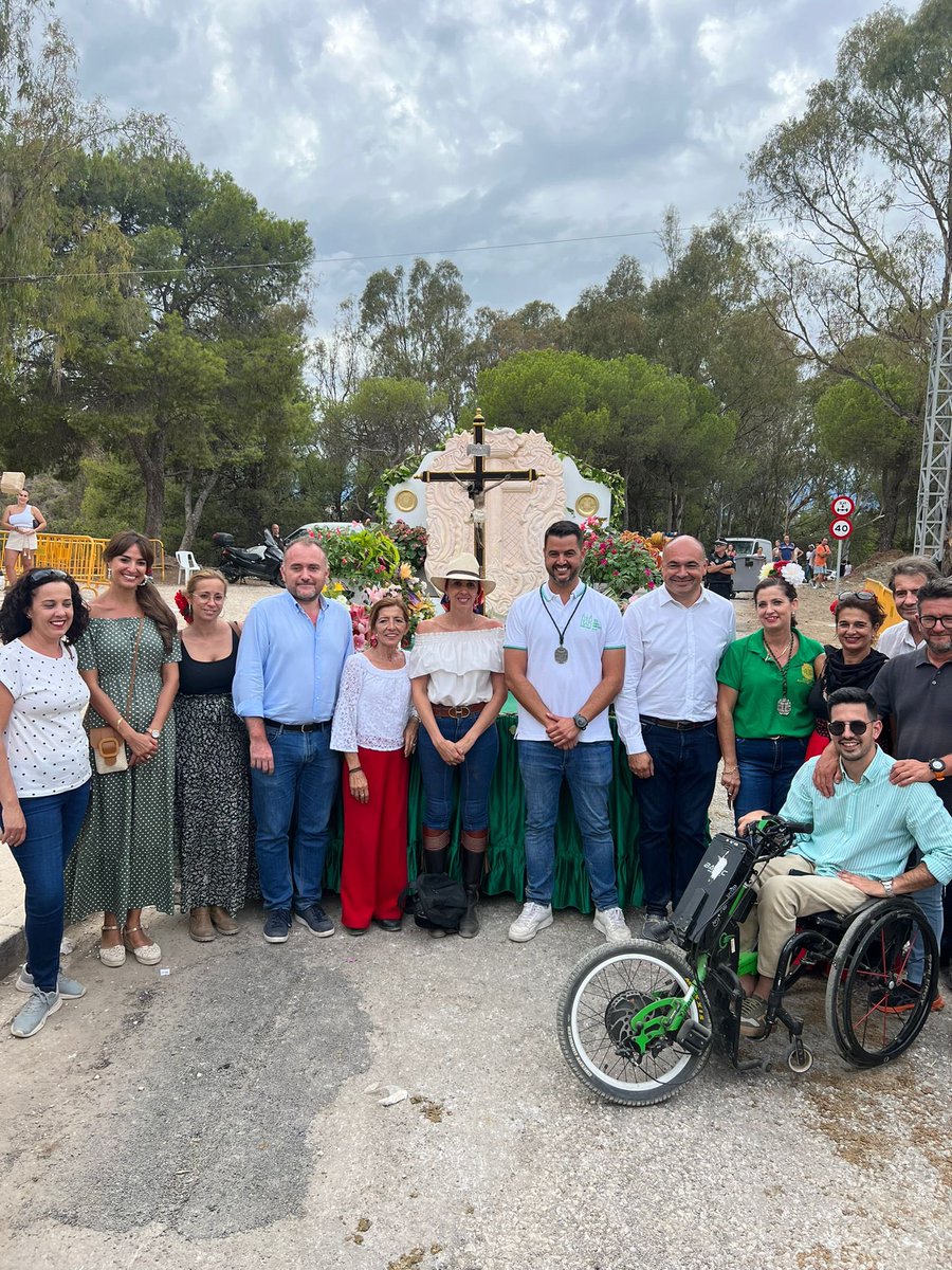 Santa_VeraCruz's tweet photo. Nuestra cofradía consigue ser el primer premio en el concurso de carrozas de la romería de Alhaurín el Grande. El Cristo de la Agonía regresa a su ermita acompañado de hermanos y hermanas de arriba.

#VeracruzALH #CofradíasMLG https://t.co/VVwLTd9Ijv