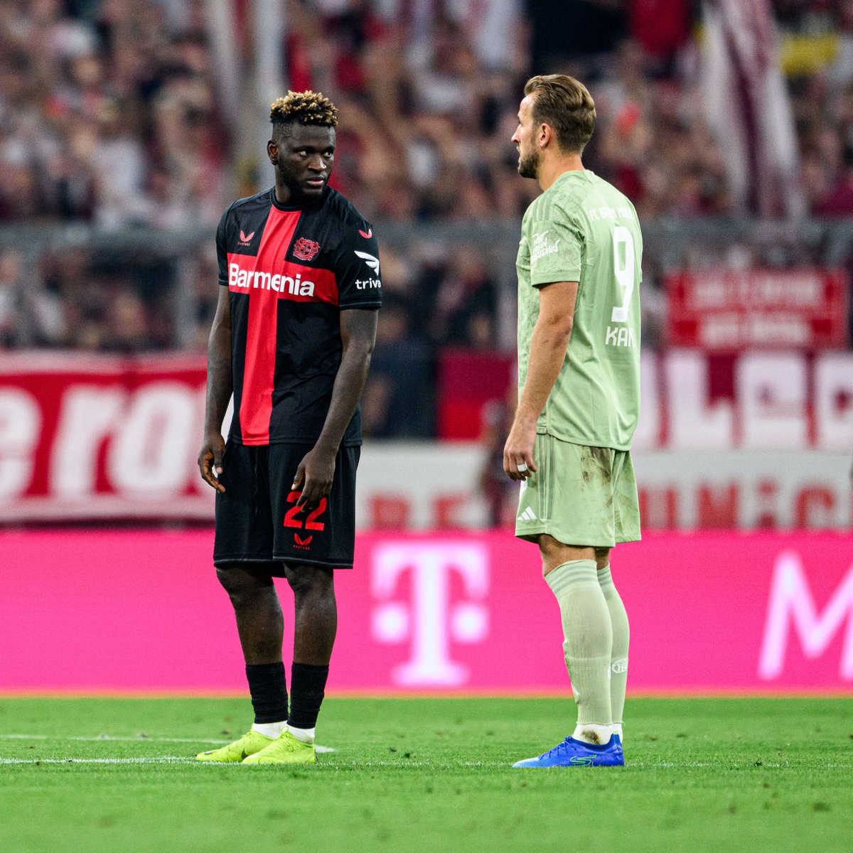 Victor Boniface with a Fan. 

#FCBB04 | #Bayer04 <a href="/boniface_jrn/">Victor Boniface</a>
