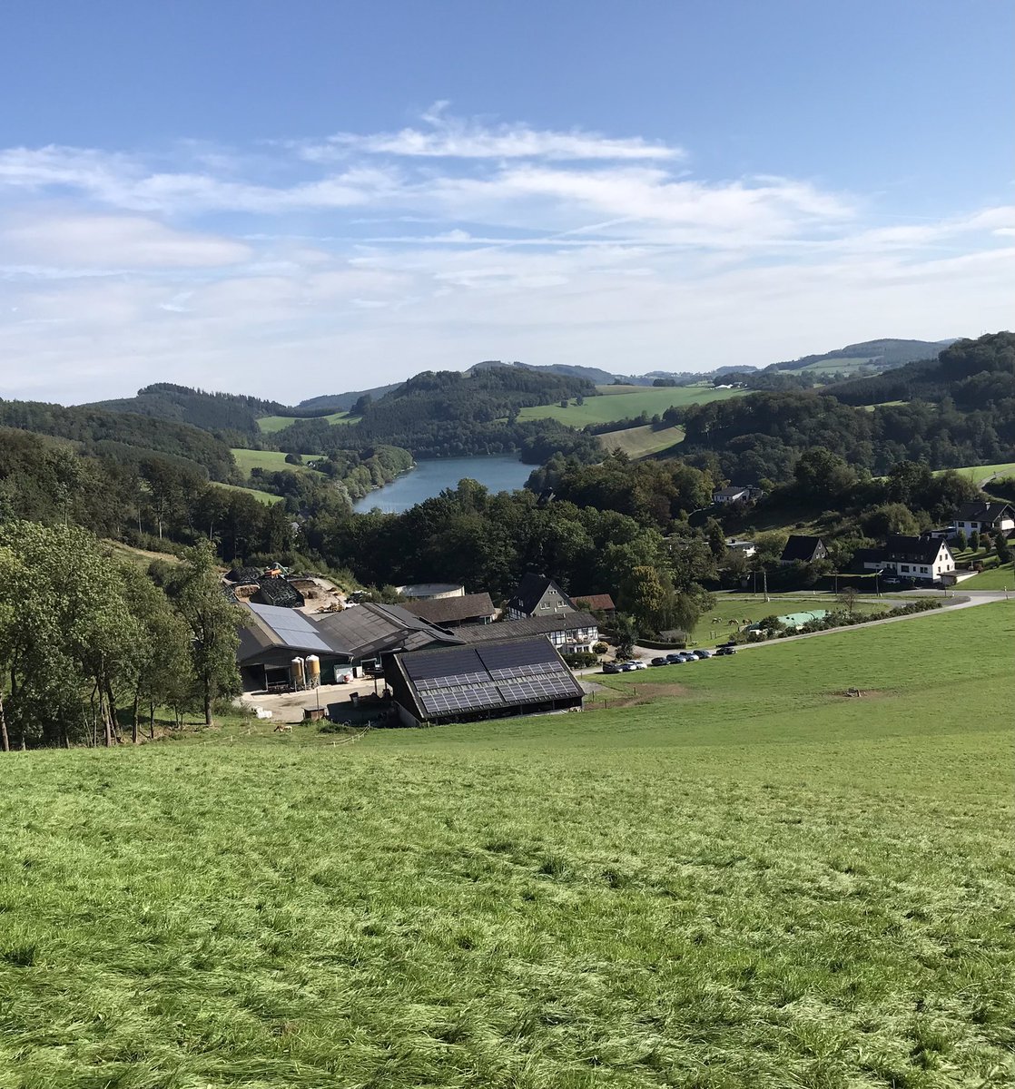 WassenaarNiels's tweet photo. Leuk weekend weggeweest naar Brigitte Wullenweber in Duitsland. Heerlijk weer en lekker gefietst rond de #Hennesee
En natuurlijk even bijgepraat met oud collega ledenraad FrieslandCampina Brigitte en haar man. https://t.co/FqVJ46EAMi