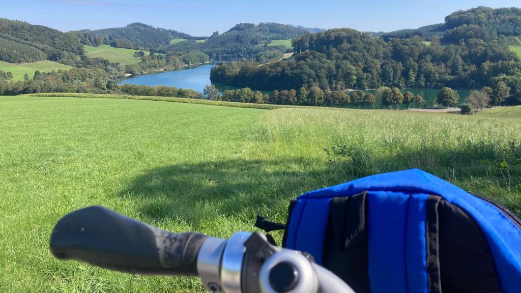 WassenaarNiels's tweet photo. Leuk weekend weggeweest naar Brigitte Wullenweber in Duitsland. Heerlijk weer en lekker gefietst rond de #Hennesee
En natuurlijk even bijgepraat met oud collega ledenraad FrieslandCampina Brigitte en haar man. https://t.co/FqVJ46EAMi
