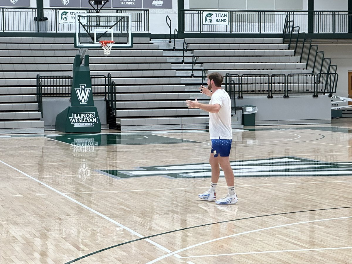 ibcacoaches's tweet photo. A great start to our clinic! Drew Hanlen is speaking about Skill Development that Leads to Game Results! @DrewHanlen @PureSweat https://t.co/t6GUnTHxgK