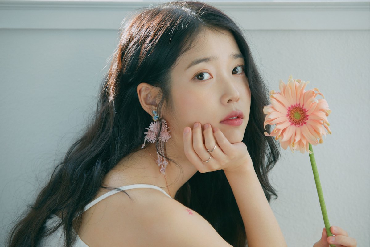 kchartsmaster's tweet photo. 15 years ago today, IU debuted with 'Lost Child'. Becoming the 'Nation's Little Sister', the singer has since then sent over 30 songs to #1. https://t.co/VZzzuSunH9