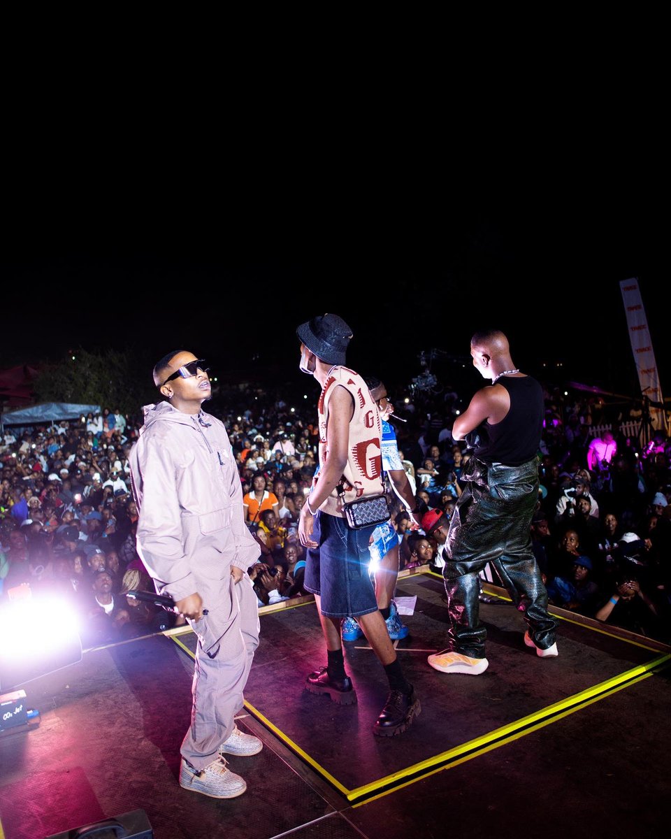 EeQueTheDreama's tweet photo. Yesterday gave me goosebumps, Iโm Proud of you my bro @FOCALISTIC , you are nothing but an inspiration ! Thank you for showing us itโs possible ,Love you 4L โค๏ธ๐ญ. #StraataNationAddress https://t.co/f44e0Anq1e