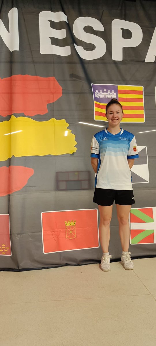 CBBelmecher's tweet photo. 🚩@CBBelmecher Amaia Torralba se proclama subcampeona de la Copa Iberdrola de Clubes 2023. Amaia juega cedida con el club @Cb_Oviedo 
Enhorabuena!! 🏸💙🩵🤍🏸
@FundMIndurain @CopeEstella2 @Deporte_navarro @deporte_na https://t.co/ewbiAgKFy4