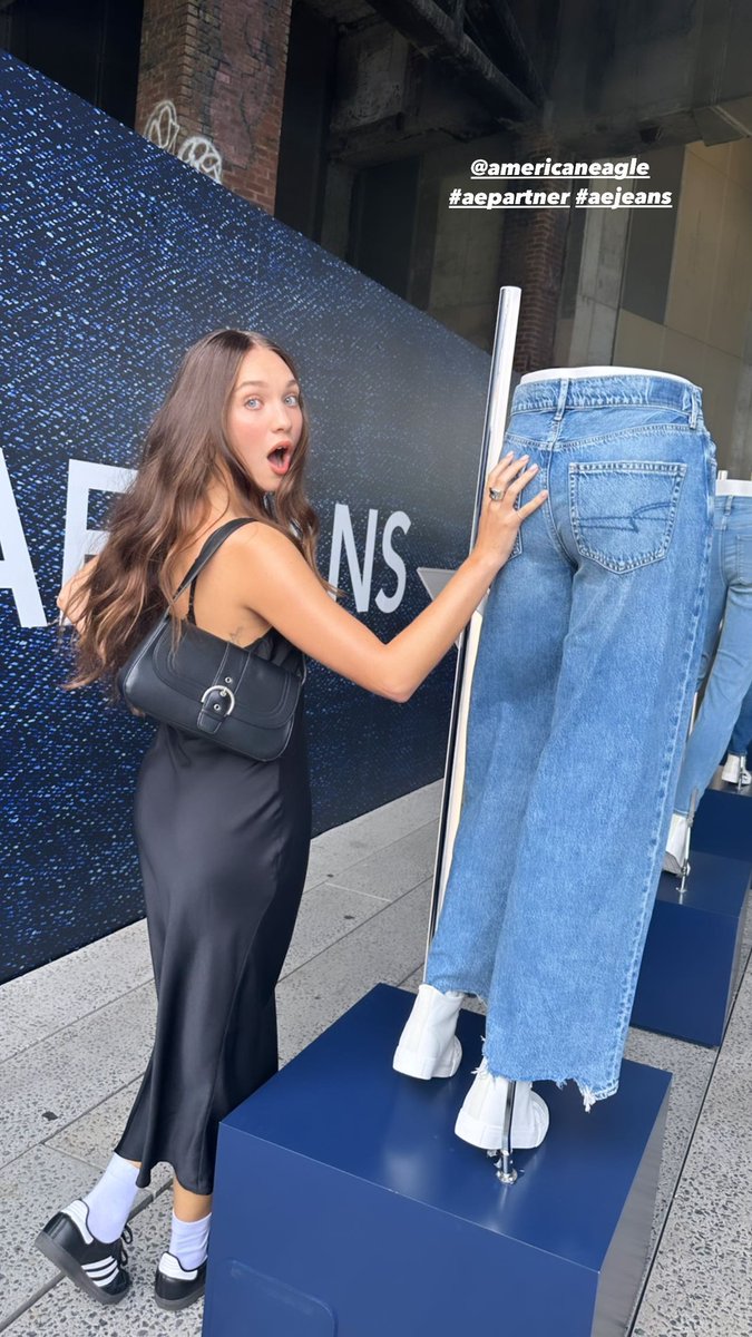 Kenzie & Maddie Ziegler via Kenzie's IG story, 9/17/23
#MaddieZiegler #KenzieZiegler #aejeans #aepartner