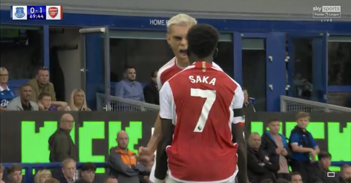 Arsenalnewschan's tweet photo. 🚨 GET IN THERE 🚨 Leandro Trossard 🇧🇪 puts #Arsenal 1-0 up against Everton!  COYG 🔴 https://t.co/mFEMoHp1rM