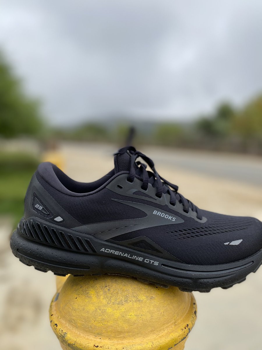 vicmartinez28's tweet photo. Breaking in the new @brooksrunning Adrenaline 23’s. https://t.co/TmhaDGRqO2