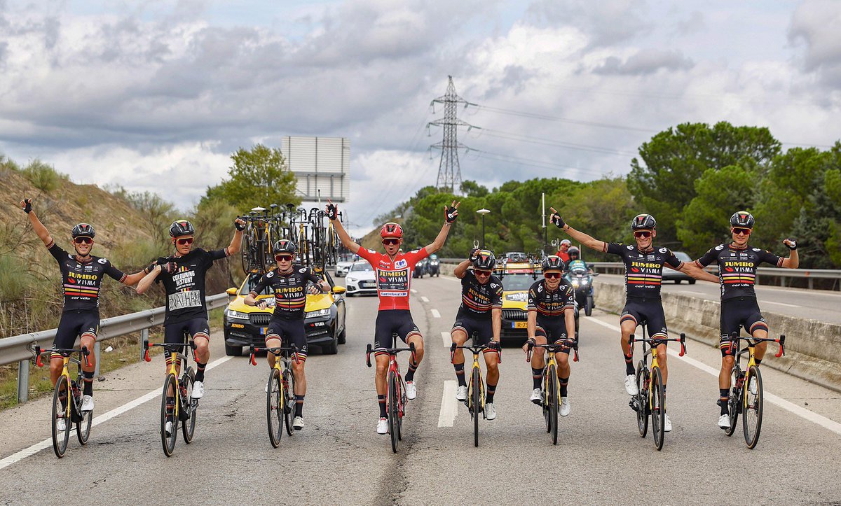 🇪🇸 #LaVuelta23

We are with 8 + 1 today. #ForNathan ❤️

A picture for in 𝐡𝐢𝐬𝐭𝐨𝐫𝐲 𝐛𝐨𝐨𝐤𝐬. 🤩