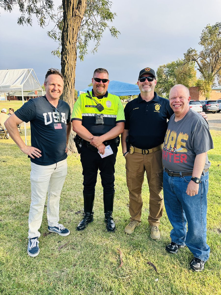 LPDCEU's tweet photo. Community-First responders barbecue, sponsored by The Lubbock Texas Stake of The Church of Jesus Christ of Latter Day Saints.

Thank y’all for this gesture 😇 
——
#lpd #lubbockpolice #lpdceu #lubbock #texas https://t.co/tdSa6SGEd3