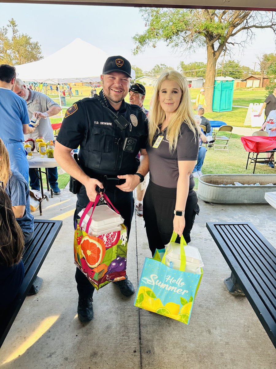 LPDCEU's tweet photo. Community-First responders barbecue, sponsored by The Lubbock Texas Stake of The Church of Jesus Christ of Latter Day Saints.

Thank y’all for this gesture 😇 
——
#lpd #lubbockpolice #lpdceu #lubbock #texas https://t.co/tdSa6SGEd3