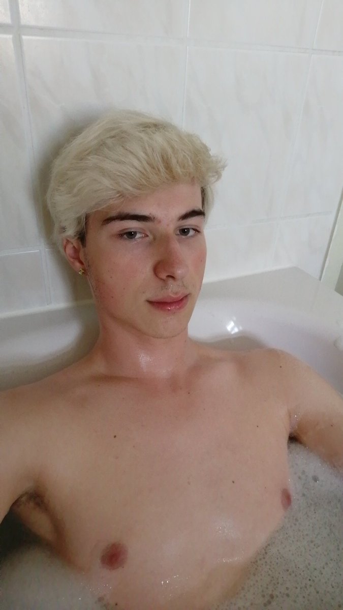 Rare occasion of me taking a bath cause I'm sick🤧