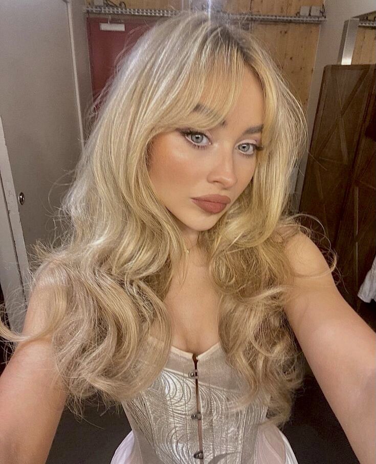 sabrina carpenter’s face card is insane