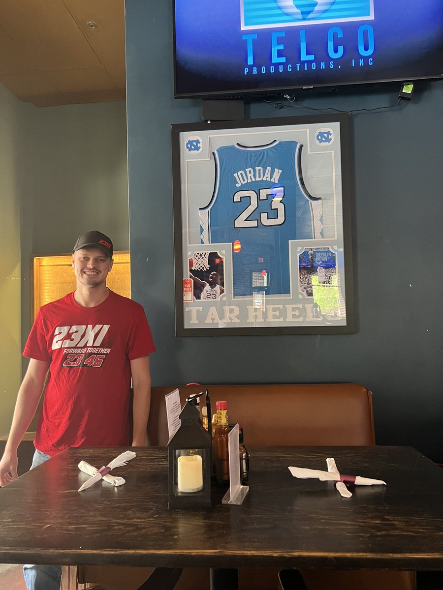 lcspharmD's tweet photo. Pit stop in Asheville and look at what we stumbled across! @dennyhamlin @23XIRacing https://t.co/y9VifbUBaY