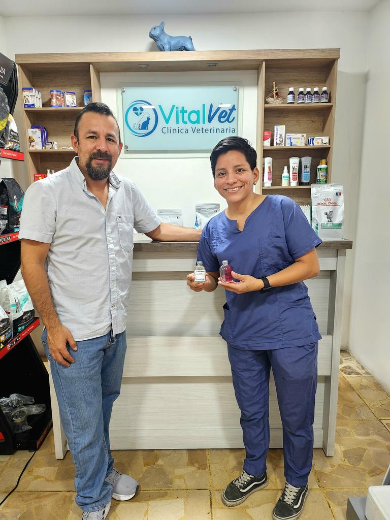 AlbertoOrlandoN's tweet photo. Colegas veterinarios ya están probando en sus laboratorios "CultiBact", medio de cultivo enriquecido para identificar infecciones bacterianas 🦠 el resultado se obtiene en 24 hrs, fácil de usar. 
Info y asesoría por DM 👇🏻 https://t.co/qpNLyB4D1I
