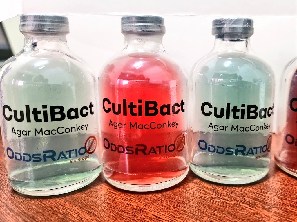 AlbertoOrlandoN's tweet photo. Colegas veterinarios ya están probando en sus laboratorios "CultiBact", medio de cultivo enriquecido para identificar infecciones bacterianas 🦠 el resultado se obtiene en 24 hrs, fácil de usar. 
Info y asesoría por DM 👇🏻 https://t.co/qpNLyB4D1I