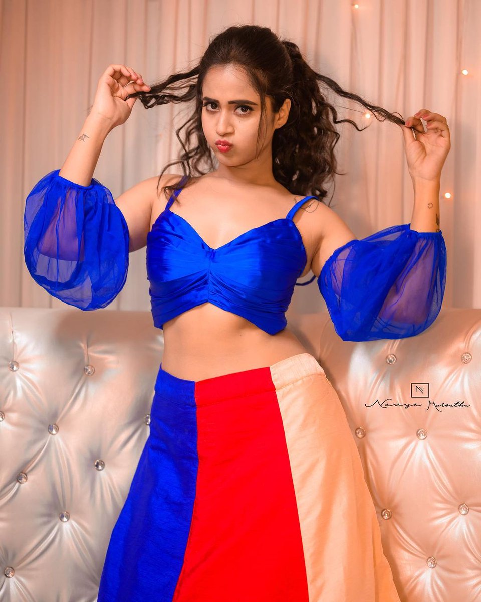 _NikiVibes's tweet photo. #DeepthiSunaina
#DeepthiReddy https://t.co/dh8opDNL9W