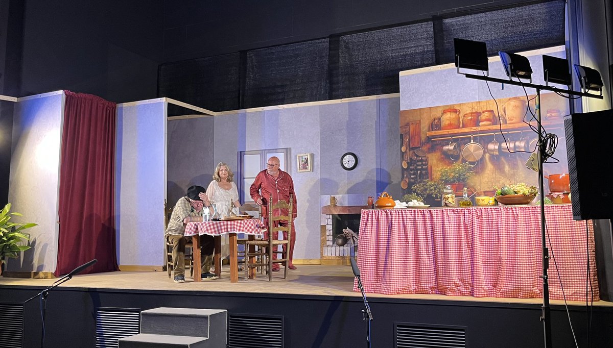 📸 Primer acte de la representació de l’obra de teatre “Com viure a pagès no hi ha res” a càrrec del Grup de <a href="/TeatreMutis/">Teatre mutis</a>, per cloure la Festa Major de Santa Reparada 2023.

🎦 Recupera el vídeo-resum a través del nostre Facebook: ▶️ fb.watch/n6WYudV71H/