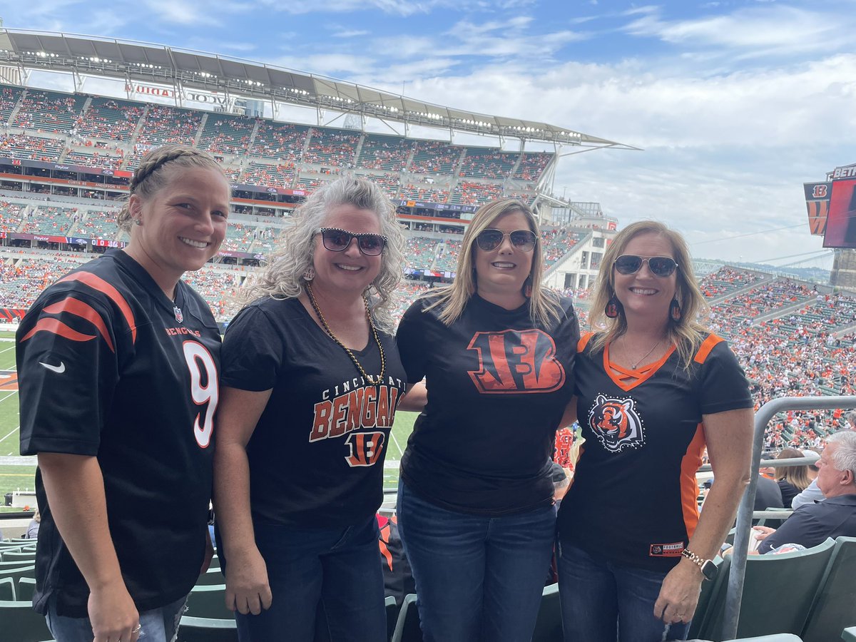 mrsfuthey's tweet photo. Happy to be WHOme toDEY! #RuleTheJungle https://t.co/zboVzio8ze