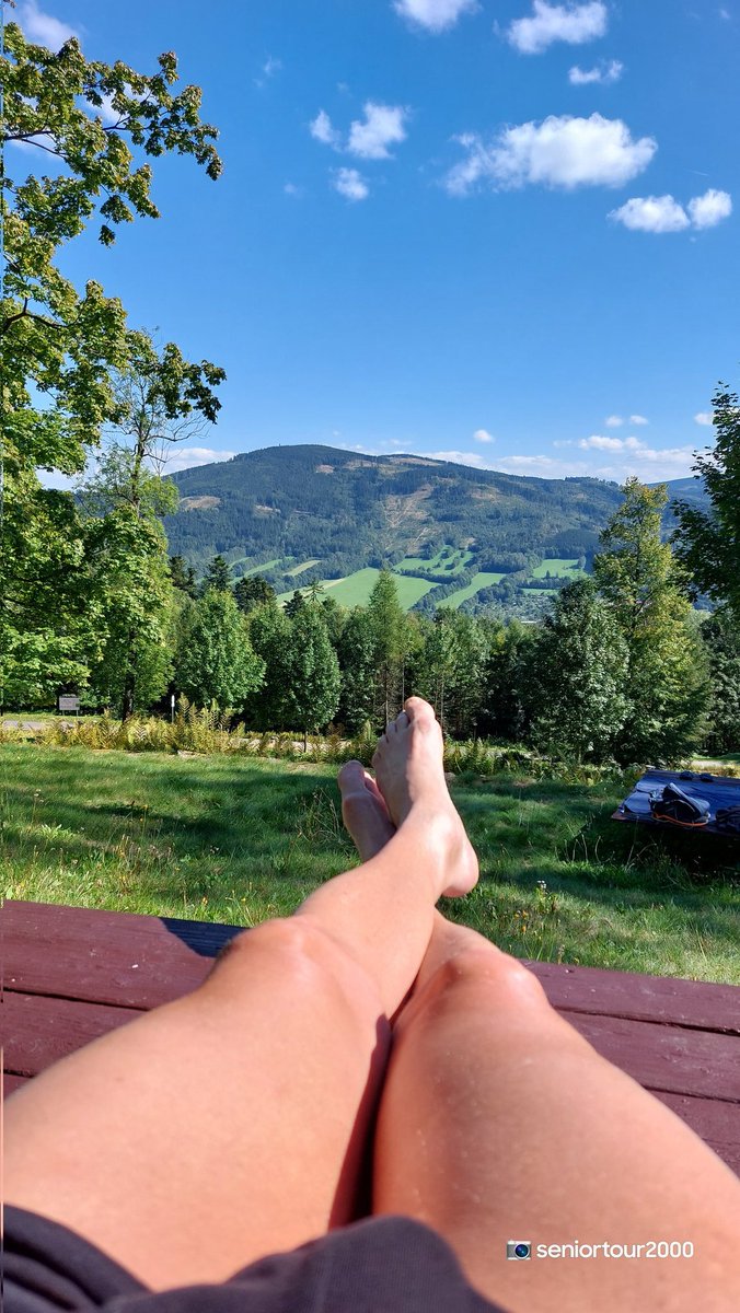 seniortour2000's tweet photo. Dnešní den? Jak včerejšek přes kopírák..slunění na dřevěných platech Jižního svahu, Priessnitzovy přírodní sprchy, čápčení v ledovém bazénku či nezřízené pití Slovanského pramene..víkend za námi, zítra už zase kolo😀
#Jesenik #Priessnitz #Balneopark #prameny 💚☀️👍😀 https://t.co/A1AMGpy3gn