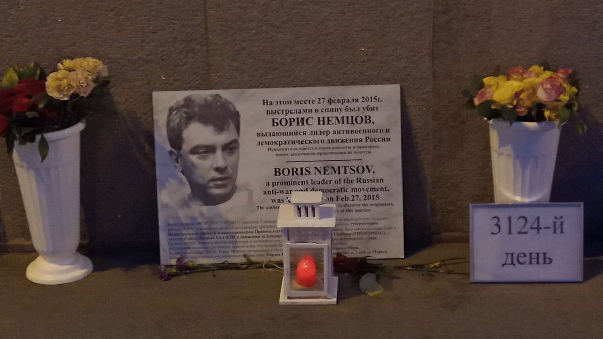 tuha_m's tweet photo. Сейчас Немцов мост https://t.co/zF77AewCo0