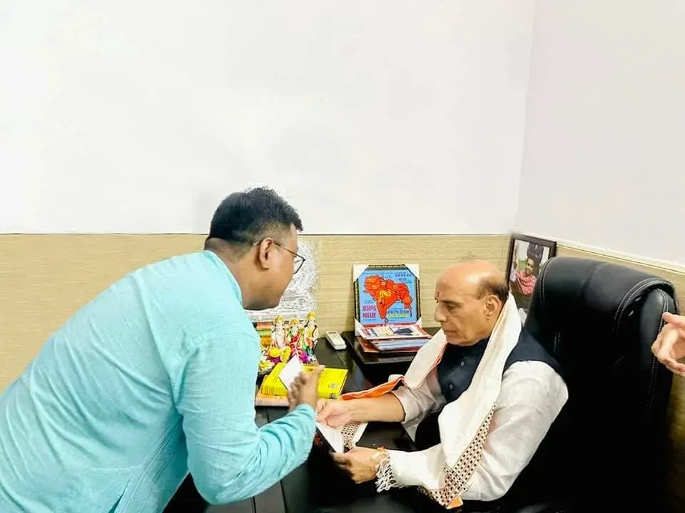 As a part of my journey to bring light the root cause of the current crisis in Manipur. I met Rajnath Singh, Hon’ble Union Defence Minister at Lucknow at his residence with the Meitei supporters of Lucknow. It was brought to the table of the root cause of the current crisis. It