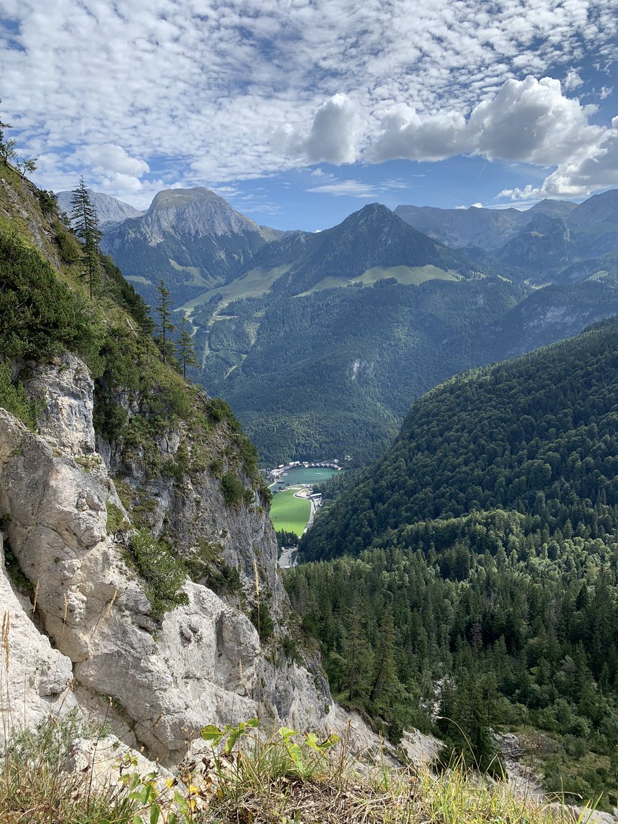 Der Ausblick vom Grünstein bei Berchtesgaden ist phänomenal. Der Kaiserschmarren oben in der Hütte auch. 10/10 recommend.