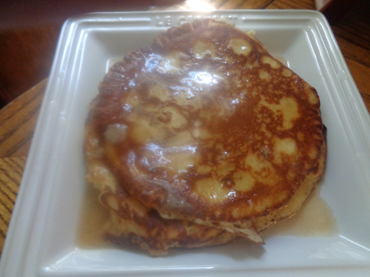 NotYourAvgBliss's tweet photo. Sunday morning pancakes cooked in vanilla ghee with Maple Grove Farms sugar-free syrup (good stuff, reminds me of Aunt Jemima that Mom served us with her delicious pancakes) #makingmemories #pancakes #SundayMorning #breakfast #notketo #yum https://t.co/X8YWphT9Wt
