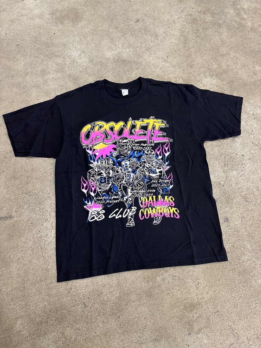 obsoletestreet's tweet photo. GAME DAY!🏈 only a medium and XL left in the black colorway! https://t.co/4FQGYn81SU https://t.co/oeN7HJsuDV