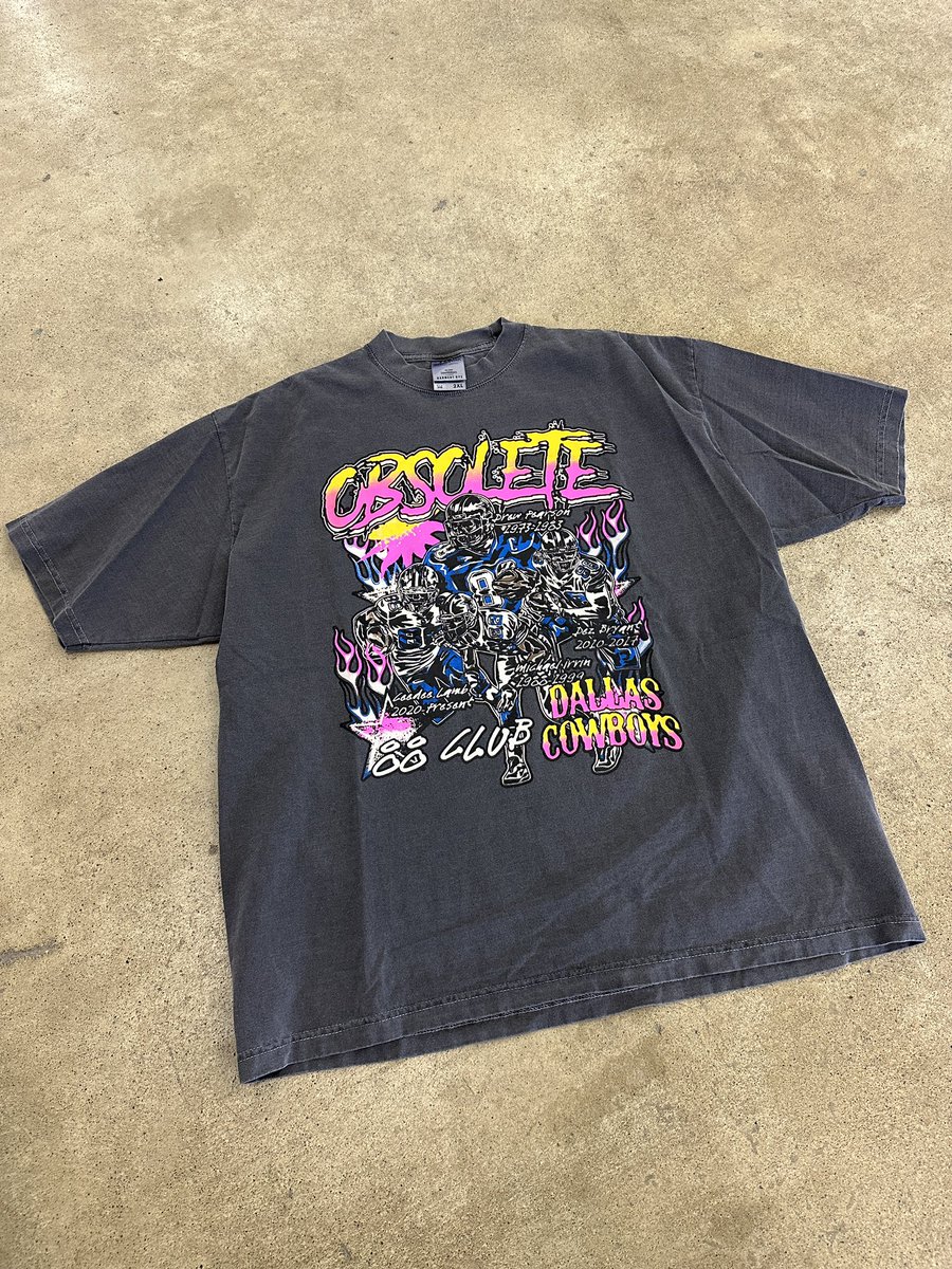 obsoletestreet's tweet photo. GAME DAY!🏈 only a medium and XL left in the black colorway! https://t.co/4FQGYn81SU https://t.co/oeN7HJsuDV