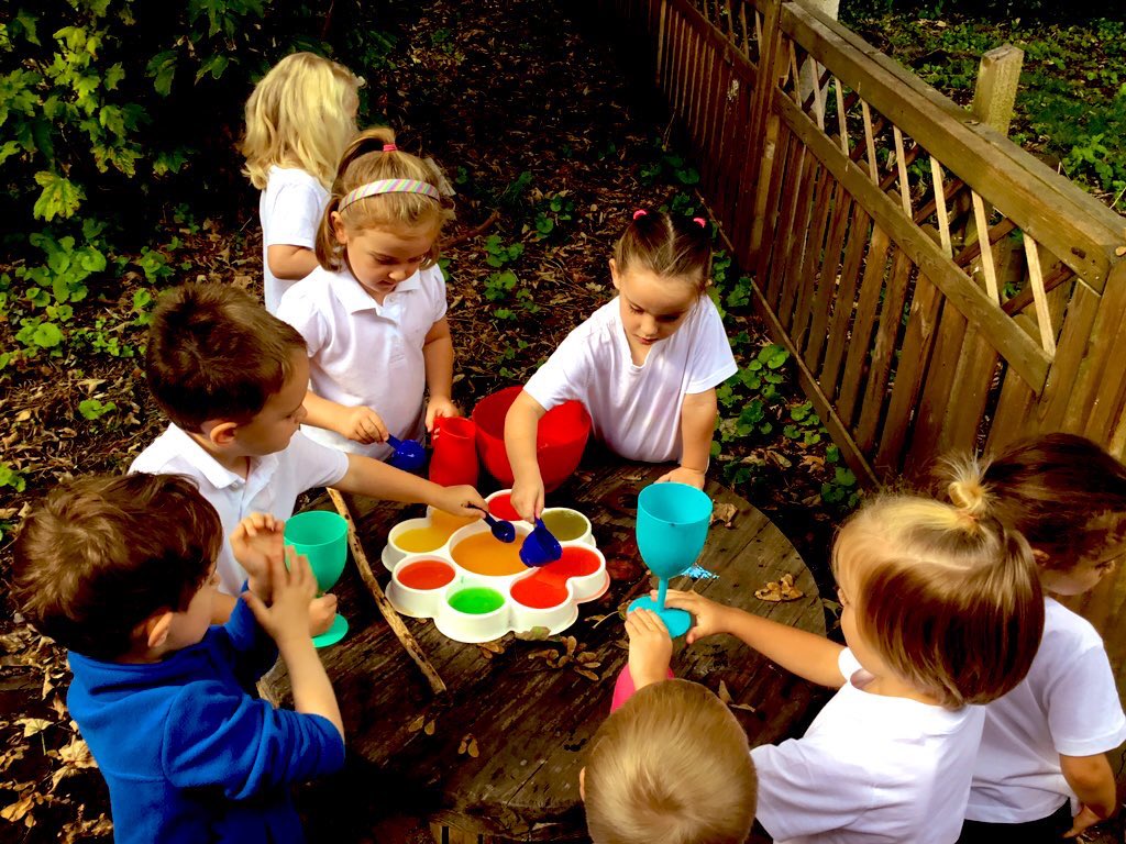 st_michaels_ham's tweet photo. #SMITHReception have had a super start to the new term! Everyone is settling in really well and we are so proud of all our little ones. The children have enjoyed exploring all the new areas both inside and out. ✨💫🌟 #Superstars #ProudTeachers #NewSchool #SMITHOutdoorLearning https://t.co/lSpIC2mJH6