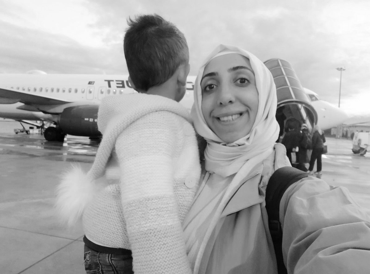 3 yaşında bir çocuk..

Hatice Avuloğlu hamile olmasına rağmen günlerdir Edirne Cezaevi’nde tutuluyor.

Bir bebek daha kelepçeler arkasında dünyaya gelmesin!
<a href="/TutsakBebekler/">Tutsak Bebekler</a>