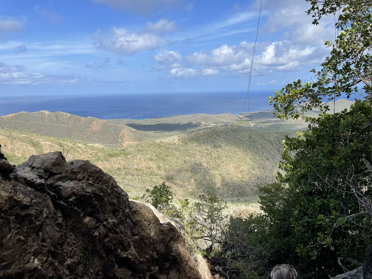 Fworkuitzend's tweet photo. De #Christoffelberg hike zojuist gelopen, pittig, keiig, werm, maar leuk om te doen #Curaçao https://t.co/QOdx1DIg0I