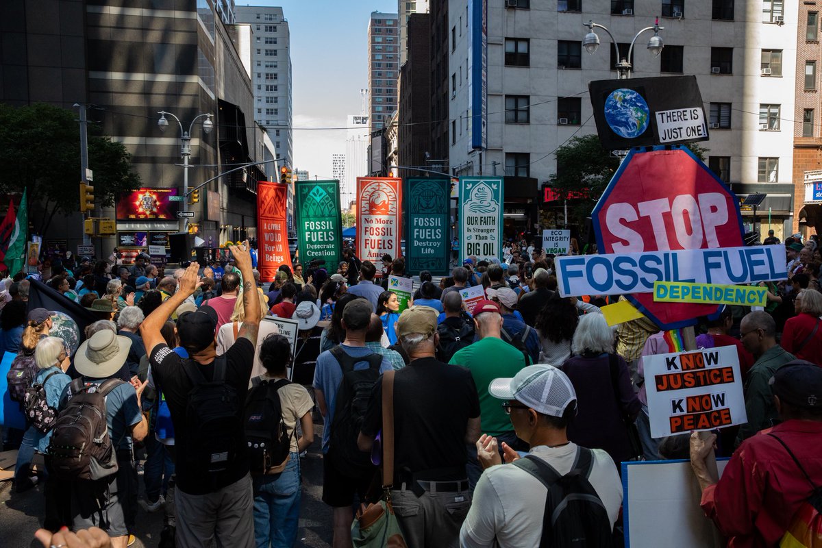 patagonia's tweet photo. Fossil fuels account for over 75 percent of global greenhouse gas emissions and nearly 90 percent of all carbon dioxide emissions.

The March to End Fossil Fuels is starting  now in New York City. Stay tuned for live coverage here. 

#EndFossilFuels https://t.co/qMammNNsjO