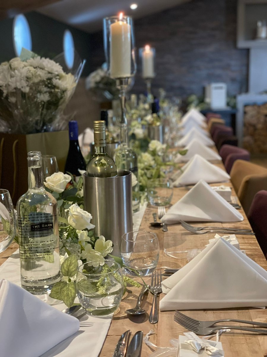 BarnBerryfields's tweet image. A stunning wedding we hosted recently in our private function room, The Loft. Enquire to events@thebarnatberryfields.co.uk to celebrate your next occasion with us ✨ #functionroom #wedding #privatehire