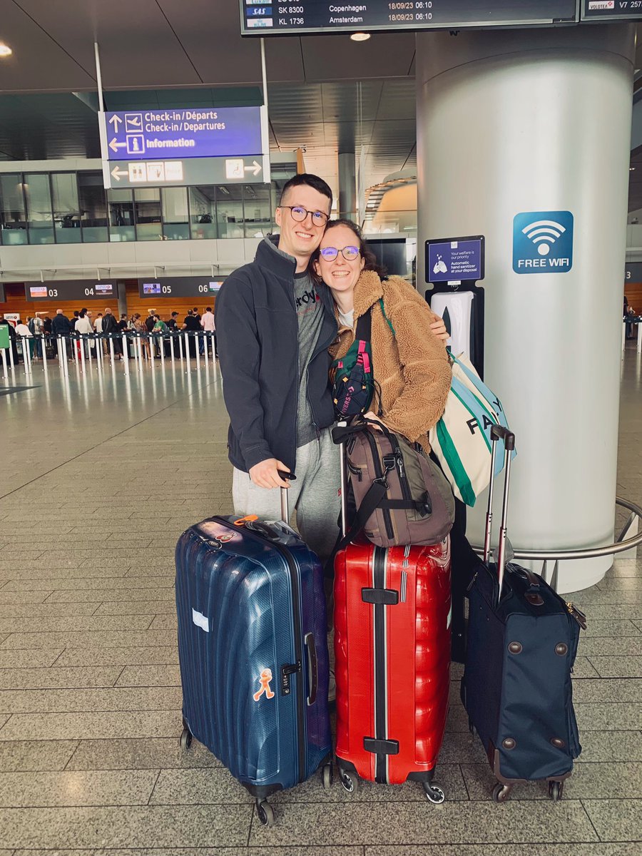 Hier soir c’était la remise de diplômes avec les copains, et aujourd’hui on part pour l’autre bout du monde 🥹🥹