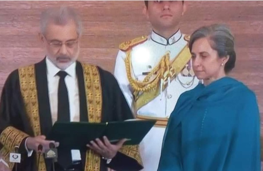 جناب جسٹس قاضی فائز عیسی کو سپریم کورٹ  کے چیف جسٹس کا منصب سنبھالنے پر دلی مبارکباد پیش کرتے ہیں . اللہ تعالی انہیں ہر موقع پر انصاف کرنے کی توفیق عطا فرمائے. جناب  کا ماضی گواہ ہے کہ انہوں نے ہمیشہ انصاف کا بول بالا رکھا ہے 
 <a href="/anwaar_kakar/">Anwaar ul Haq Kakar</a> <a href="/jam_kamal/">Jam Kamal Khan</a>     #SupremeCourt