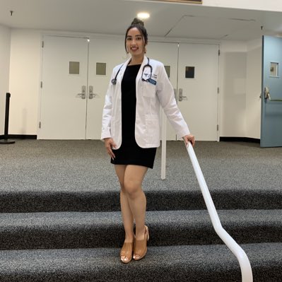 yanilkarg's tweet photo. #whitecoated #latinasinmedicine #sunydownstate #MedSchool #MedStudentTwitter https://t.co/5G8MyKT6Bd