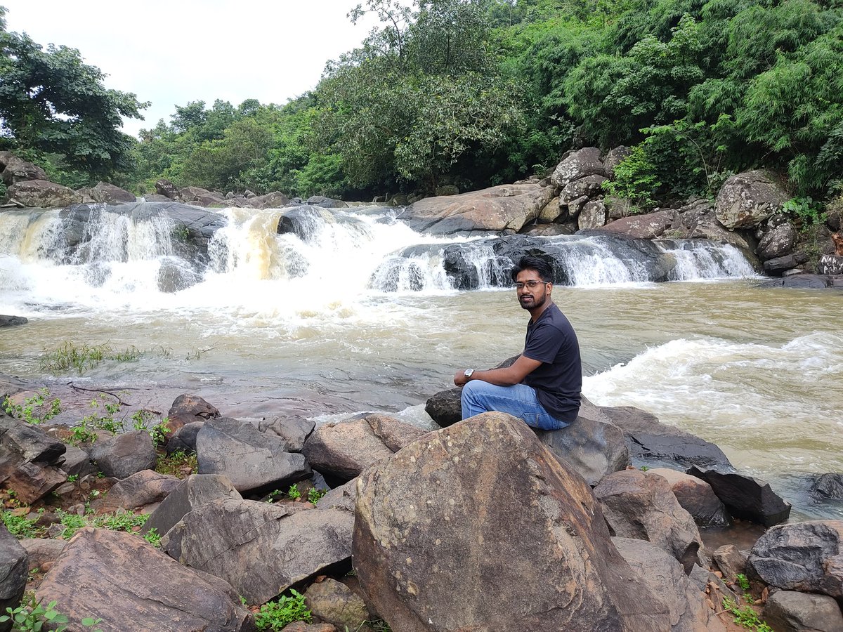 NarendraGuru2's tweet photo. Sindher waterfall
#kalahandi 
#Odisha https://t.co/1sl0PRzQjR